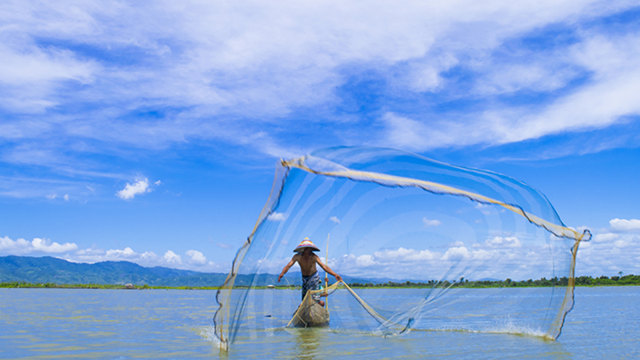 Nelayan di Danau Limboto, Gorontalo (Foto: Wikimedia Commons)