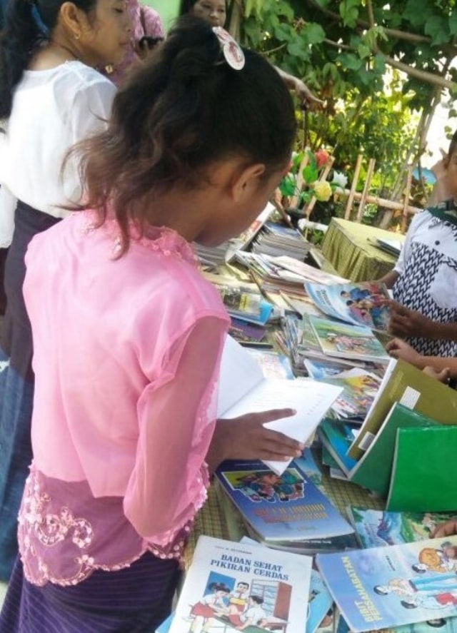 Sambut Hari Kartini, Sekolah Dasar Di NTT Ini Adakan Acara Gerakan Membaca Bersama (1)