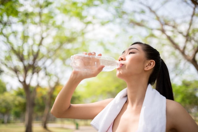 com-Memperbanyak minum air putih (Foto: Thinkstock)