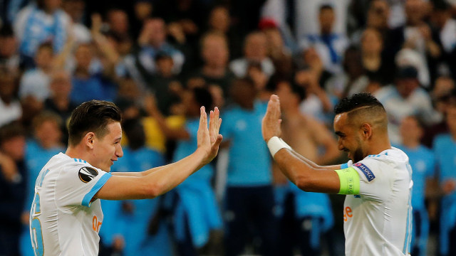 Duet Payet-Thauvin bukukan gol pertama Marseille. (Foto: REUTERS/Jean-Paul Pelissier)