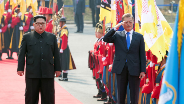 Pertemuan Kim Jong-un dan Moon Jae-in (Foto: Korea Summit Press Pool/Pool via Reuters)