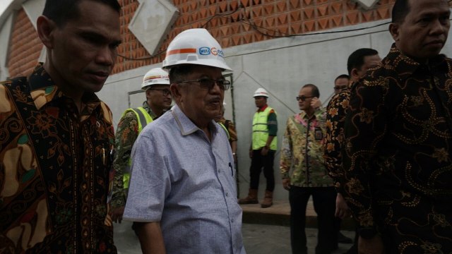 Jusuf Kalla tinjau Velodrome Rawamangun. (Foto: Jamal Ramdhan/kumparan)