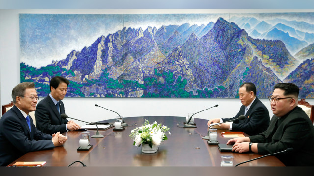 Ruang pertemuan Kim Jong-un dan Moon Jae-in (Foto: AFP/Korea Summit Press Pool)