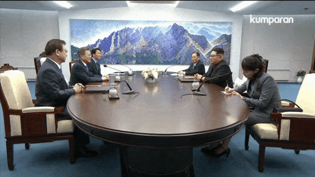 Meeting Kim Jong-un dan presiden Korsel (Foto: Others/Afp)
