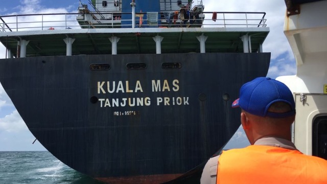 Kapal Kuala Mas Tanjung Priok terbakar. (Foto: Dok. Istimewa)