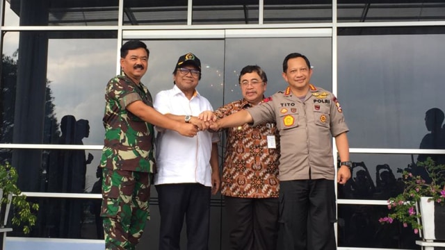 Panglima TNI dan Kapolri di Kalimantan Barat (Foto: Paulina Herasmaranindar/kumparan)