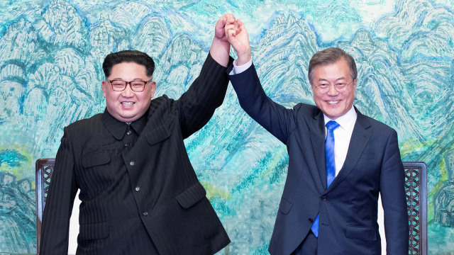 Pertemuan Kim Jong-un dan Moon Jae-in (Foto: Reuters/Korea Summit Press Pool)