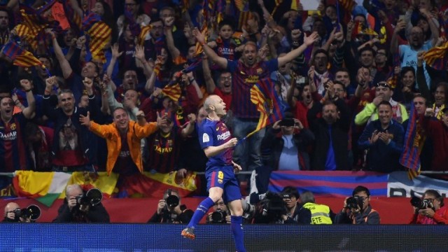 Iniesta merayakakn golnya. (Foto: CRISTINA QUICLER / AFP)
