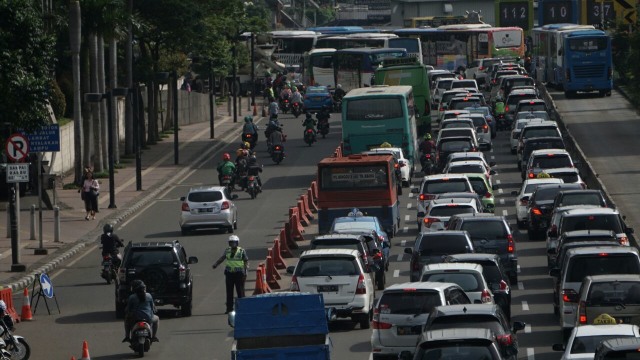 Macet arah Sudirman menuju Thamrin (Foto: Jamal Ramadhan/kumparan)