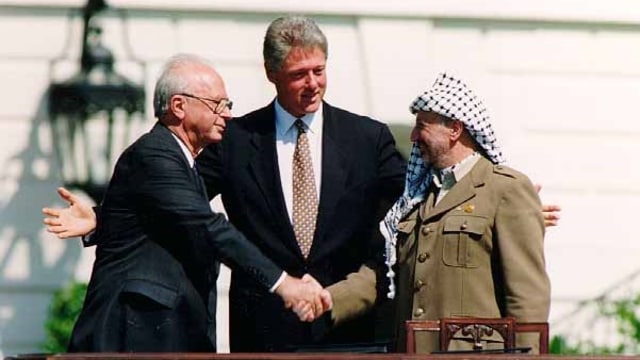Yitzhak Rabin, Clinton, dan Arafat (Foto: wikipedia commons)