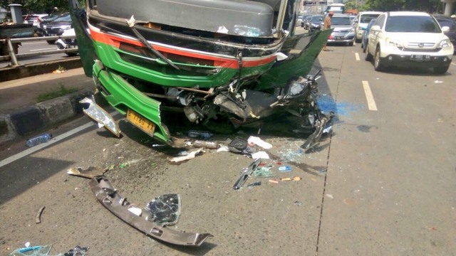 Kecelakaan beruntun di Slipi Jaya. (Foto: Twitter @TMCPoldaMetro)