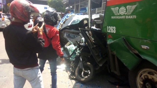 Tabrakan beruntrun di Slipi Jaya (Foto: Dok. Istimewa)