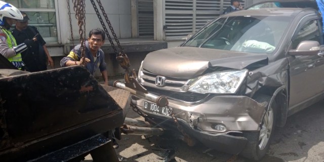 Tabrakan beruntrun di Slipi Jaya (Foto: Dok. Istimewa)