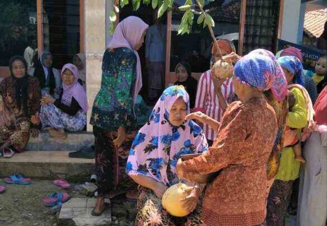 Tradisi "Pelet Betteng" di Pamekasan Masih Bertahan