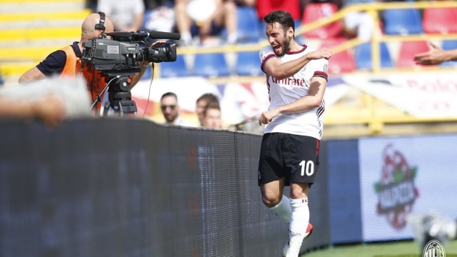 Calhanoglu merayakan gol ke gawang Bologna. (Foto: Dok. AC Milan)