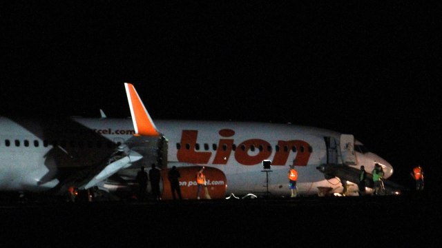 Kondisi pesawat Lion Air yang tergelincir. (Foto: ANTARA FOTO/Adiwinata Solihin)