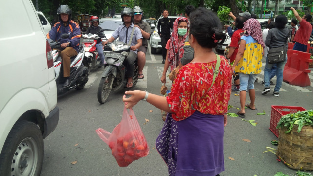 pedagang-pasar-pringgan-geruduk-kantor-wali-kota-medan-kumparan