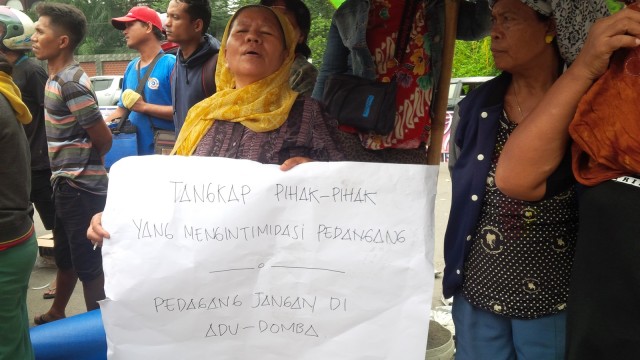 pedagang-pasar-pringgan-geruduk-kantor-wali-kota-medan-kumparan