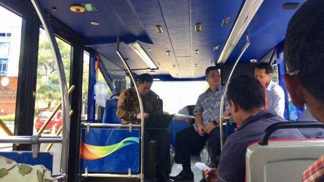 Suasana Bus Wisata Transjakarta (Foto: Shika Arimasen Michi/kumparan)