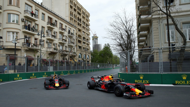 Pebalap Red Bull, Max Verstappen-Daniel Ricciardo. (Foto: David Mdzinarishvili/Reuters)