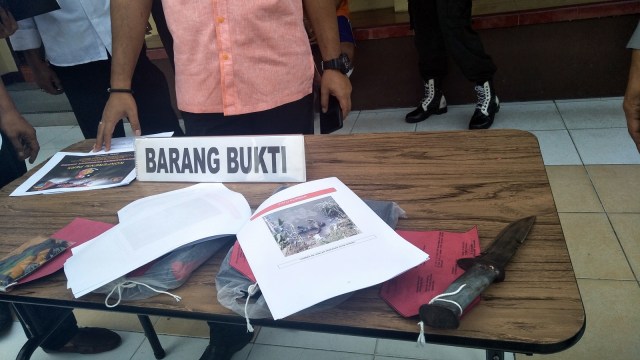 Barang bukti kasus penusukan di Medan. (Foto: Ade Nurhaliza/kumparan)