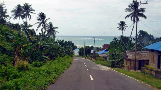 Jalan Nasional di Pulau Maluku. (Foto: Soejono Eben Ezer Saragih/kumparan)