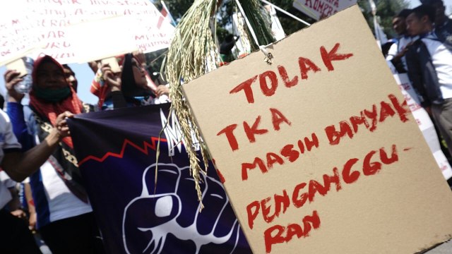 Demo buruh menolak TKA. Foto: Helmi Afandi Abdullah/kumparan