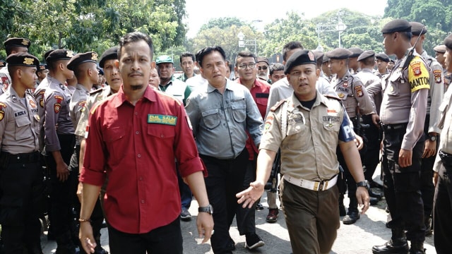 Yusril Ihza Mahendra di aksi May Day depan Istana. (Foto: Helmi Afandi Abdullah/kumparan)