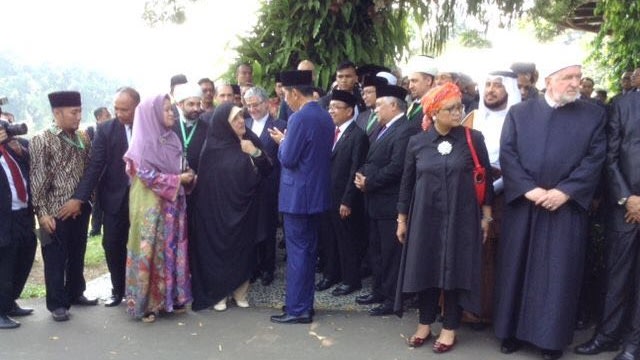 Jokowi ajak makan siang peserta KTT ulama di Bogor (Foto: Rafyq Panjaitan/kumparan)