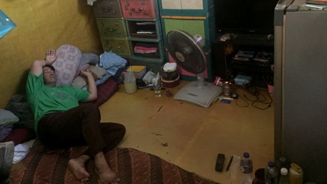 Rumah Ibu Komariyah, ibu dari Muhamad Rizki. (Foto: Andreas Ricky/kumparan)