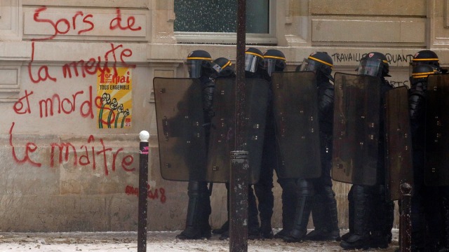 Peringatan Hari Buruh di Paris (Foto: REUTERS/Philippe Wojazer)