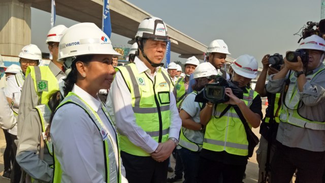 Menteri Rini tinjau lokasi proyek kereta cepat. (Foto: Ela Nurlaela/kumparan)