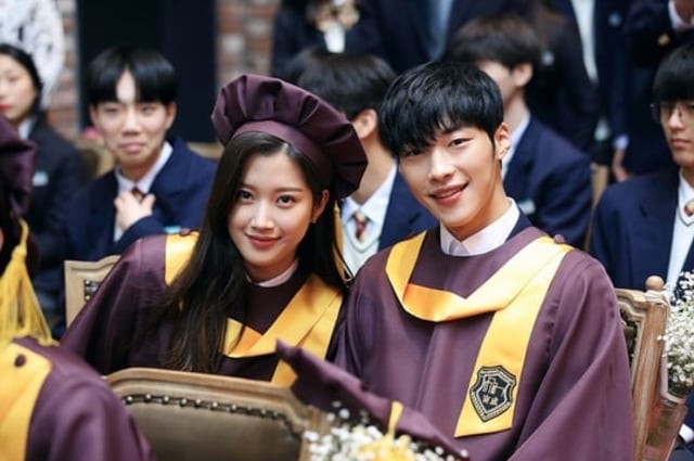 Moon Ga-young dan Woo Do-hwan (Foto: Instagram @withmbc)