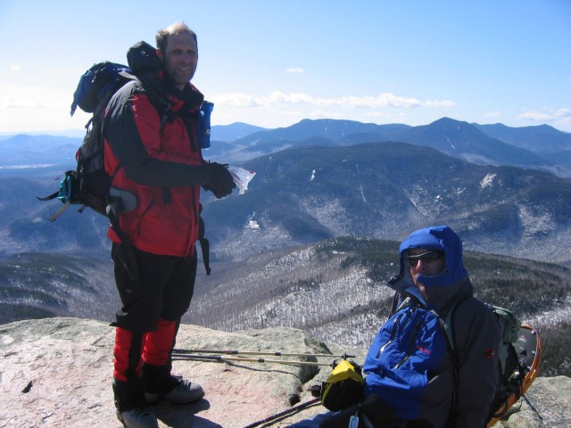 Jaket Gunung Wajib Digunakan Ketika Mendaki. (Foto: Flickr /  Tom Stohlman)