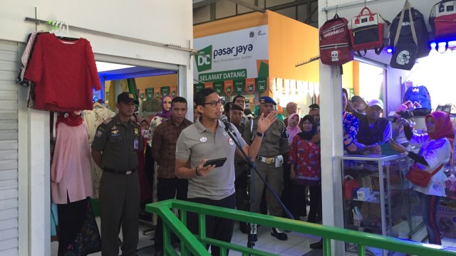 Sandiaga Uno di Pasar Pelita. (Foto: Moh. Fajri/kumparan)