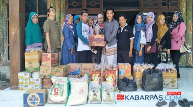 Smea Paguyuban Alumni SMEA Negeri Pasuruan Bagikan Sembako ke Anak Yatim di ...