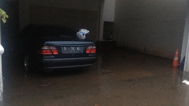 Banjir di Kalibata. (Foto: Dhini Hidayati/kumparan)