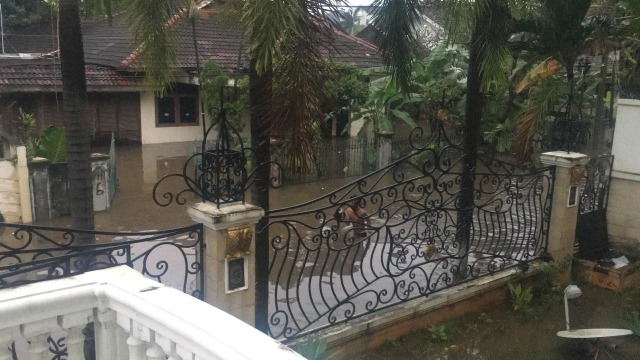 Banjir di Kalibata. (Foto: Dhini Hidayati/kumparan)