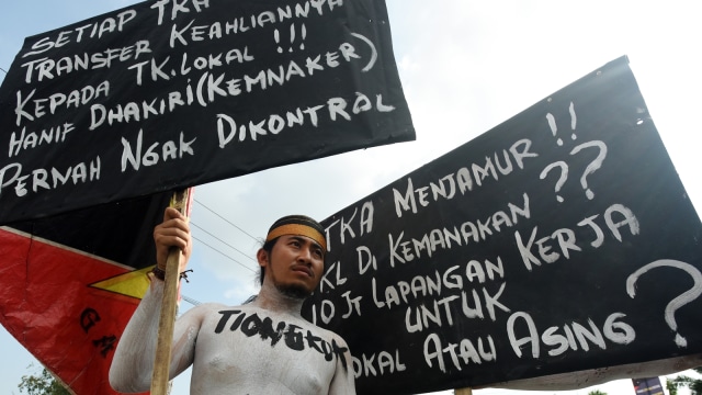 Demo menolak tenaga kerja asing. (Foto: Antara/Yusran Uccang)