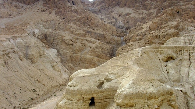 Qumran, tempat penemuan Naskah Laut Mati. (Foto: Effi Schweizer via Wikimedia Commons)