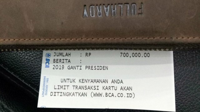 Struk BCA dengan tulisan '2019 Ganti Presiden'. (Foto: Twitter @HaloBCA)