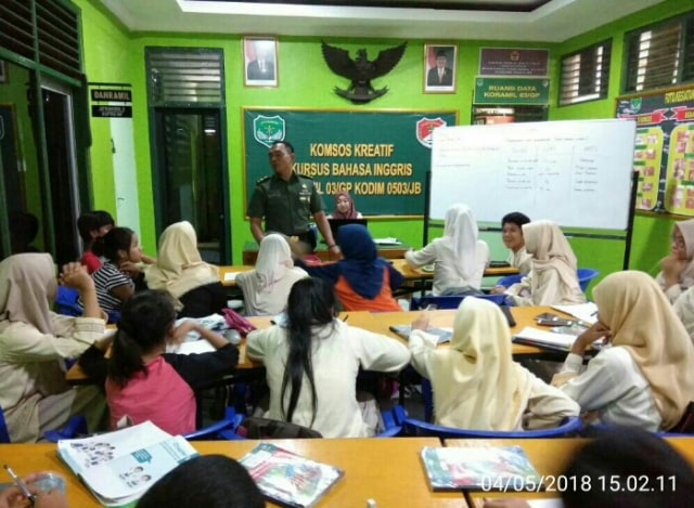 Komsos Kreatif Kursus Bahasa Inggris Yang Keempat Kembali Digelar Koramil 03/GP   (4)