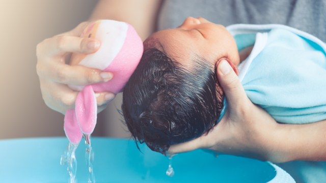 Ilustrasi bayi mandi. (Foto: Thinkstock)