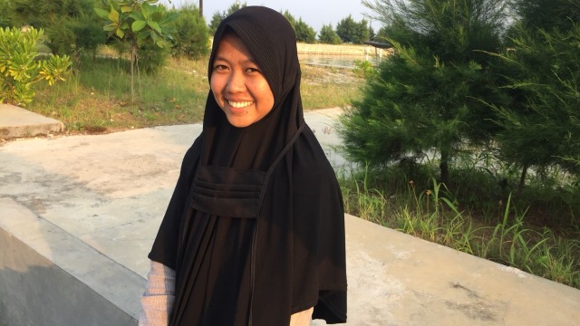 Dinda (22) pengunjung Pulau Tidung. (Foto: Fachrul Irwinsyah/kumparan)