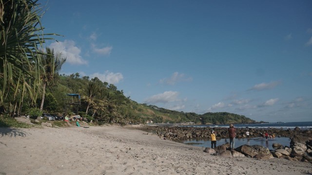 Objek Wisata Pantai Menganti (Foto: Garin Gustavian/kumparan)