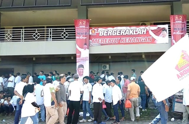 Viral, Spanduk 'Bangkitlah Merebut Kenangan' saat Kunjungan Prabowo di Bojonegoro