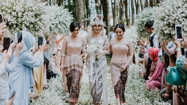 Dekorasi Pernikahan Garden (Foto: Instagram @syahnazs)