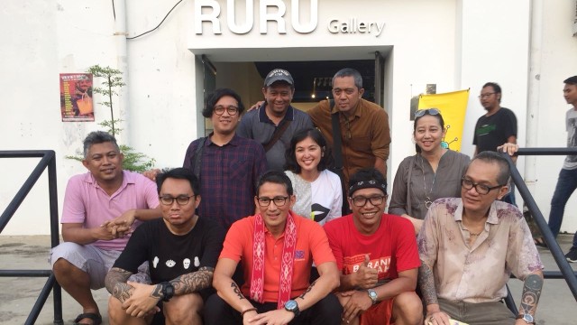 Sandi bersama pengurus Gudang Sarinah Ekosistem. (Foto: Mirsan Simamora/kumparan)