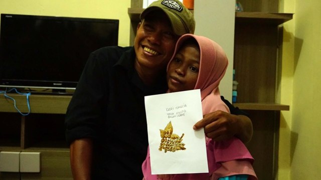 Pidi Baiq dan anak pengidap Thalasemia di Aceh. (Foto: Zuhri Noviandi/kumparan)