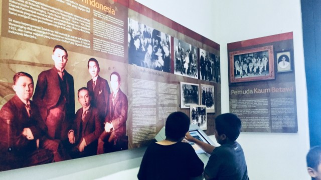Pengunjung di Museum Sumpah Pemuda. (Foto: Shika Arimasen Michi/kumparan)